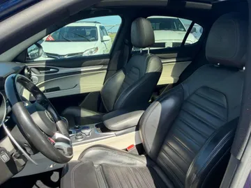2021 Alfa Romeo Stelvio - image 8
