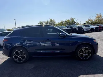 2021 Alfa Romeo Stelvio - image 6