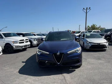 2021 Alfa Romeo Stelvio - image 2