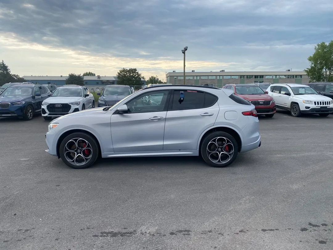 2021 Alfa Romeo Stelvio — photo 4