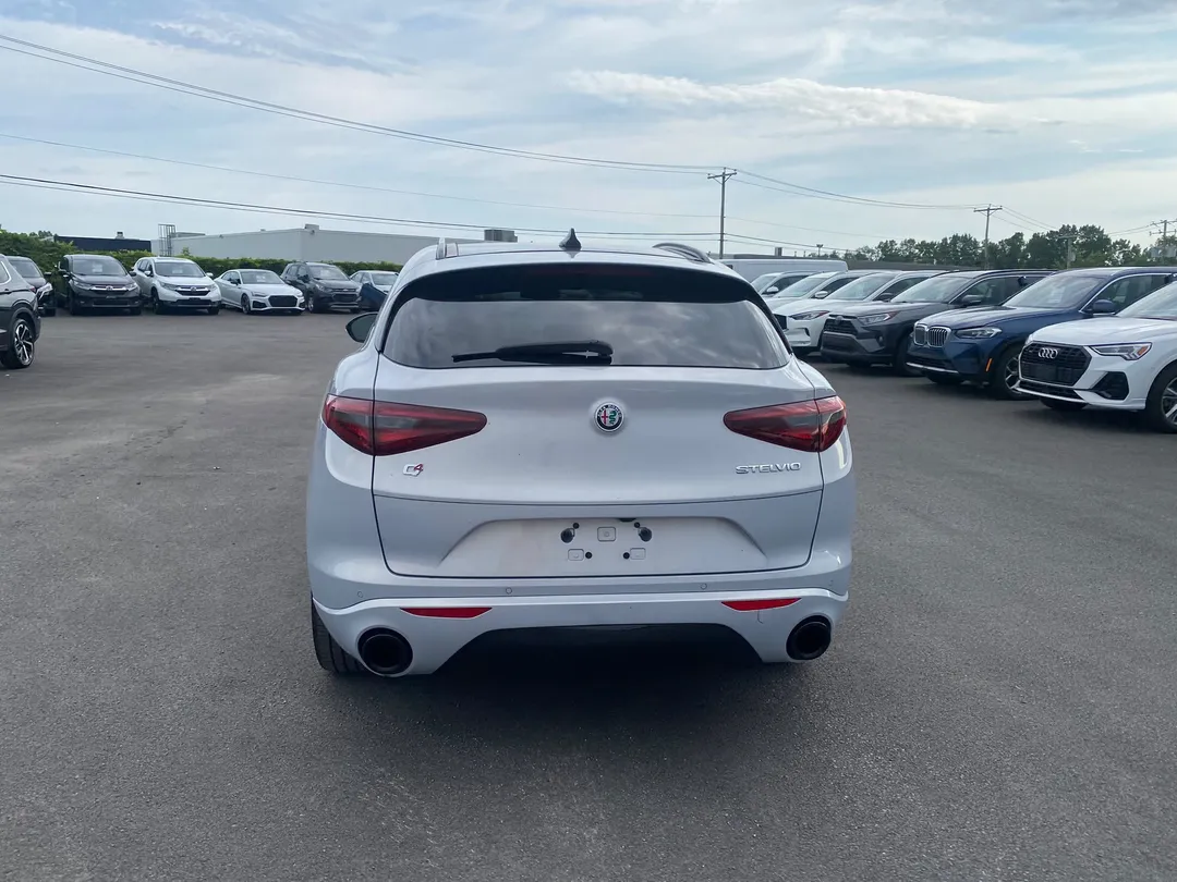 2021 Alfa Romeo Stelvio — photo 5