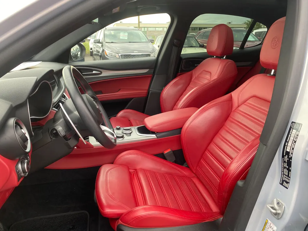 2021 Alfa Romeo Stelvio — photo 8