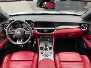2021 Alfa Romeo Stelvio - image 4