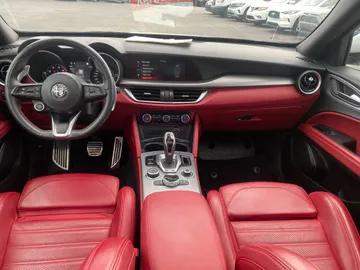2021 Alfa Romeo Stelvio - image 10