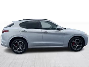2021 Alfa Romeo Stelvio - image 2