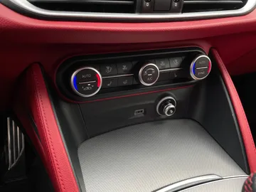 2021 Alfa Romeo Stelvio - image 23