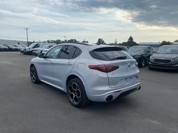2021 Alfa Romeo Stelvio - image 7