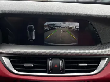 2021 Alfa Romeo Stelvio - image 22