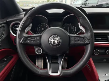 2021 Alfa Romeo Stelvio - image 17