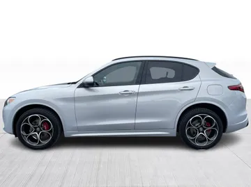 2021 Alfa Romeo Stelvio - image 10