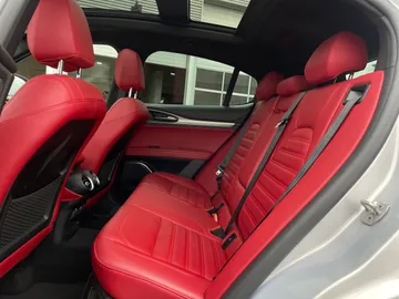 2021 Alfa Romeo Stelvio - image 15