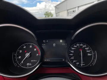 2021 Alfa Romeo Stelvio - image 16