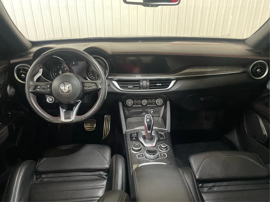 2023 Alfa Romeo Stelvio — photo 4