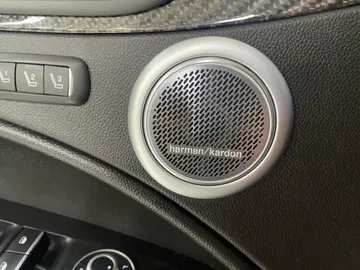2023 Alfa Romeo Stelvio - image 29