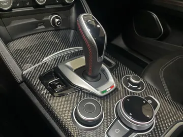 2023 Alfa Romeo Stelvio - image 34