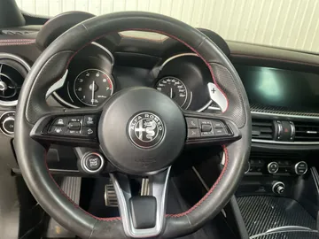 2023 Alfa Romeo Stelvio - image 18