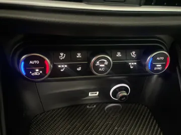 2023 Alfa Romeo Stelvio - image 26