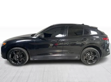 2023 Alfa Romeo Stelvio - image 10