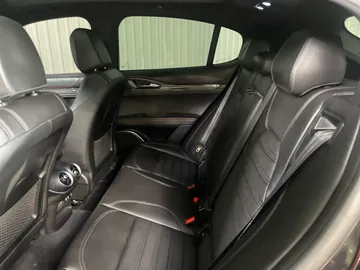 2023 Alfa Romeo Stelvio - image 15