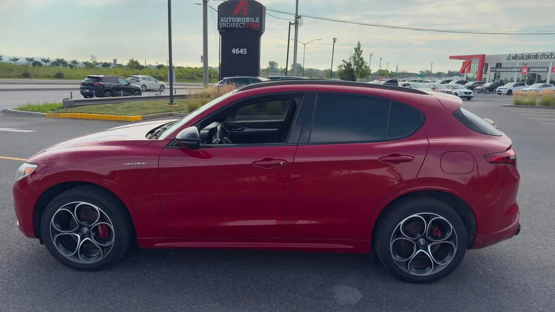 2022 Alfa Romeo Stelvio — photo 4