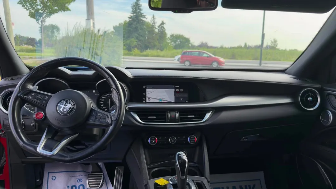 2022 Alfa Romeo Stelvio — photo 8