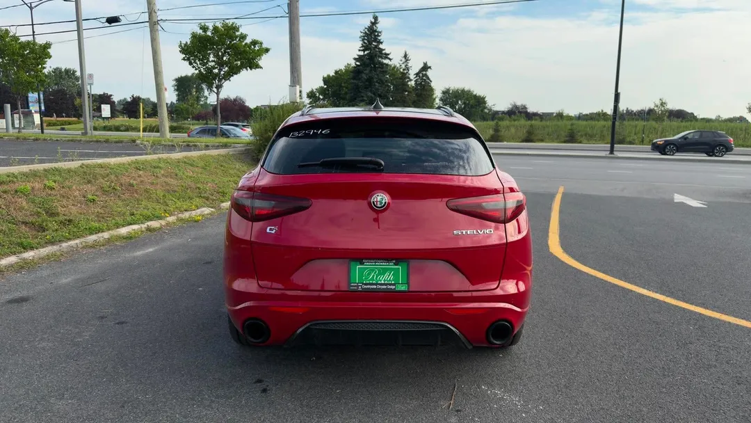2022 Alfa Romeo Stelvio — photo 5