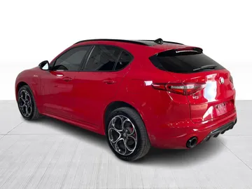 2022 Alfa Romeo Stelvio - image 11