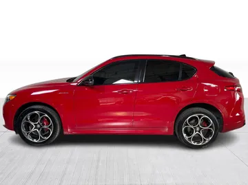 2022 Alfa Romeo Stelvio - image 10