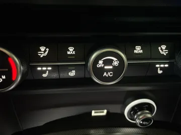 2022 Alfa Romeo Stelvio - image 29