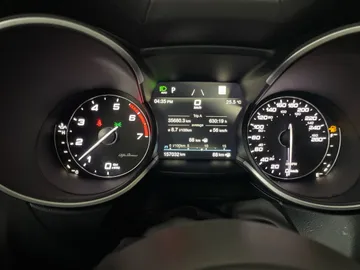 2022 Alfa Romeo Stelvio - image 17