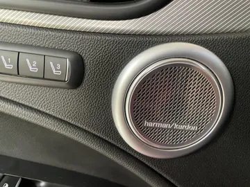2022 Alfa Romeo Stelvio - image 27