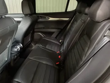 2022 Alfa Romeo Stelvio - image 15