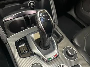 2022 Alfa Romeo Stelvio - image 32