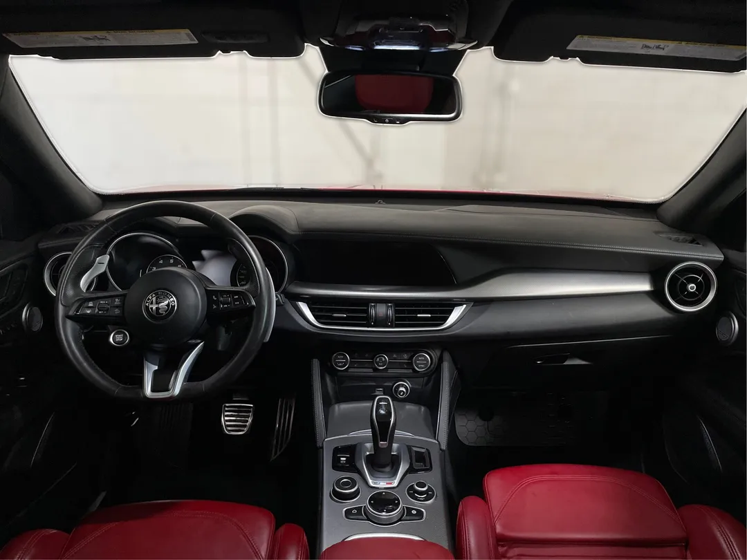 2022 Alfa Romeo Stelvio — photo 4