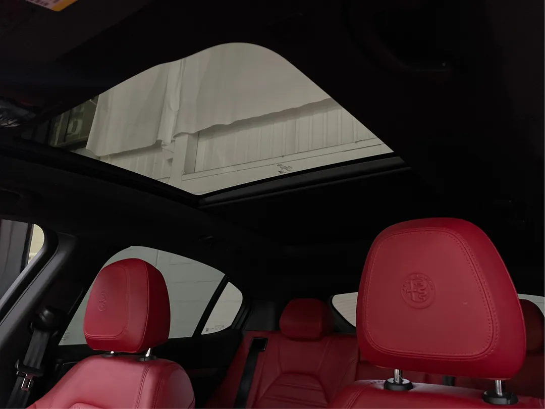 2022 Alfa Romeo Stelvio — photo 5