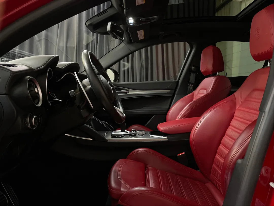 2022 Alfa Romeo Stelvio — photo 3