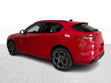 2022 Alfa Romeo Stelvio - image 12