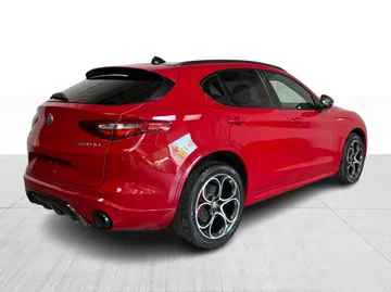2022 Alfa Romeo Stelvio - image 15