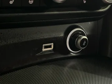2022 Alfa Romeo Stelvio - image 32