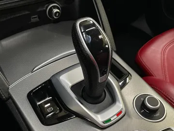 2022 Alfa Romeo Stelvio - image 33