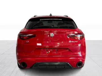 2022 Alfa Romeo Stelvio - image 13