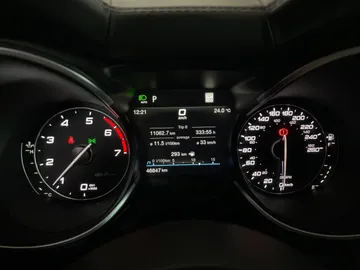 2022 Alfa Romeo Stelvio - image 28