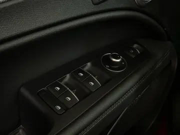 2022 Alfa Romeo Stelvio - image 29