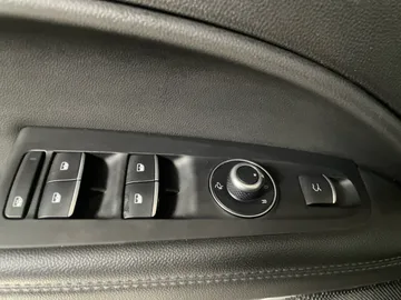 2023 Alfa Romeo Stelvio - image 28
