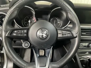 2023 Alfa Romeo Stelvio - image 18