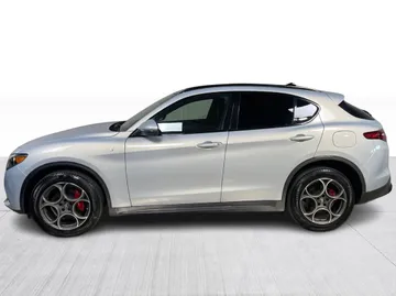 2023 Alfa Romeo Stelvio - image 10