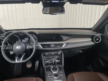 2023 Alfa Romeo Stelvio - image 4