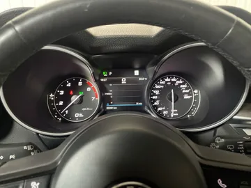 2023 Alfa Romeo Stelvio - image 17