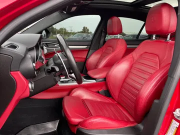 2020 Alfa Romeo Stelvio - image 3