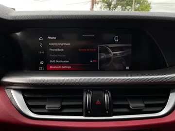 2020 Alfa Romeo Stelvio - image 26